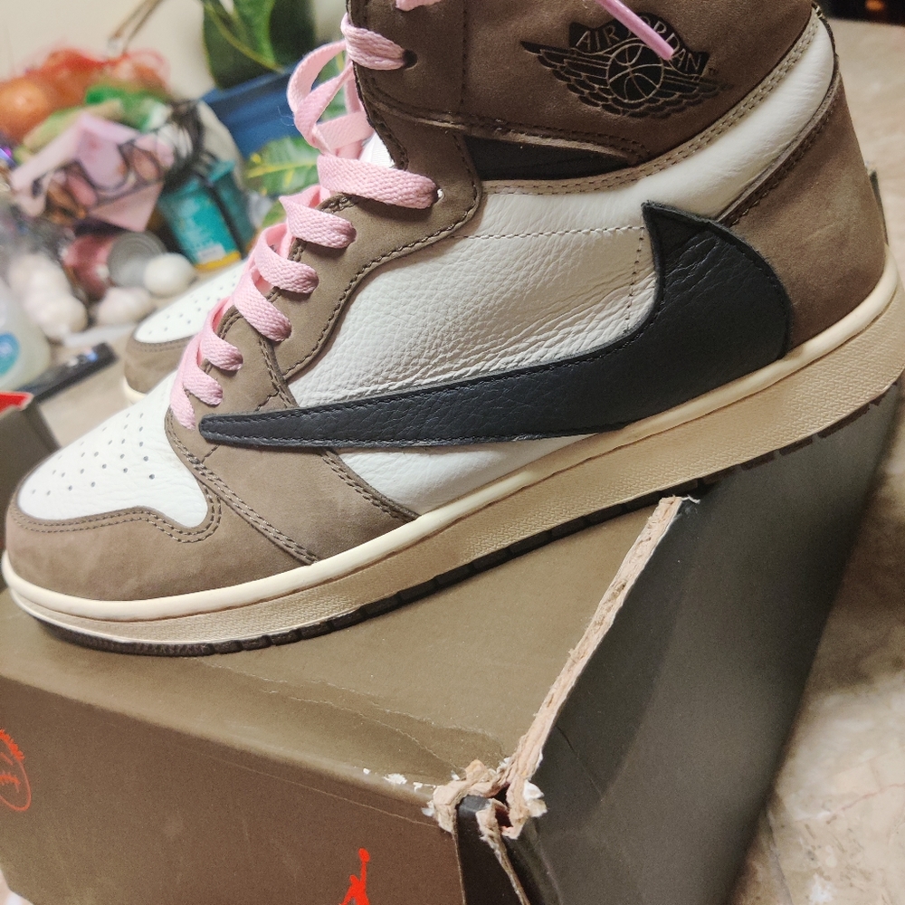 Travis Scott Jordan 1